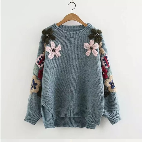 SALE! ⬇️$48 Grey Floral Appliqué Oversize Sweater - Picture 6 of 8